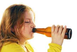 Deti a alkohol – v lete buďte v strehu!