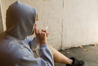 Drogy na školách: v strednej Európe aj v USA vedie marihuana